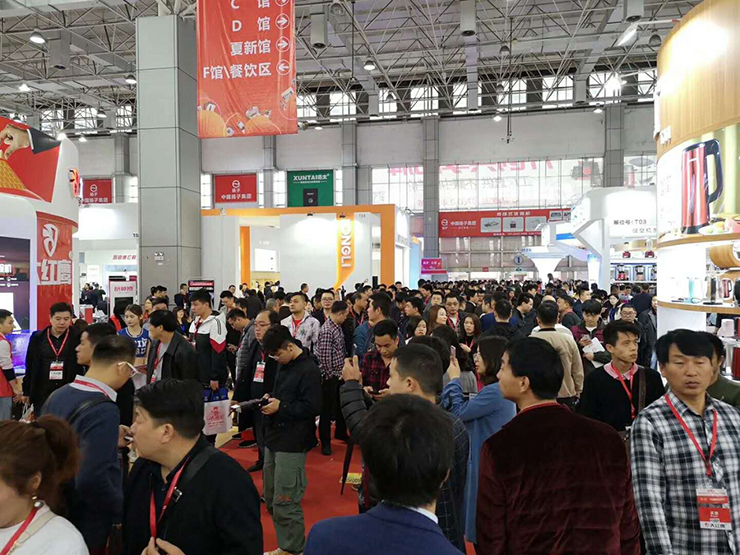 中山展會(huì)進(jìn)行時(shí) 到訪金利集成灶參觀考察的客戶客似云來(lái)
