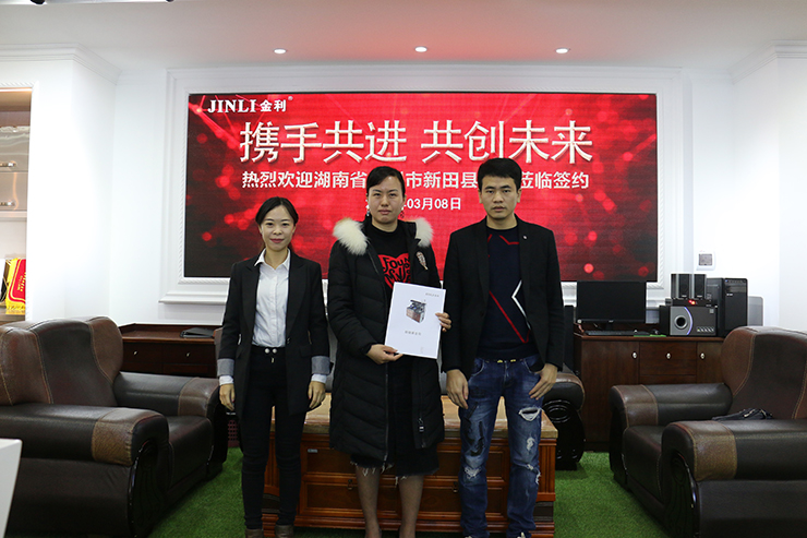 中山展會(huì)進(jìn)行時(shí) 到訪金利集成灶參觀考察的客戶客似云來(lái)