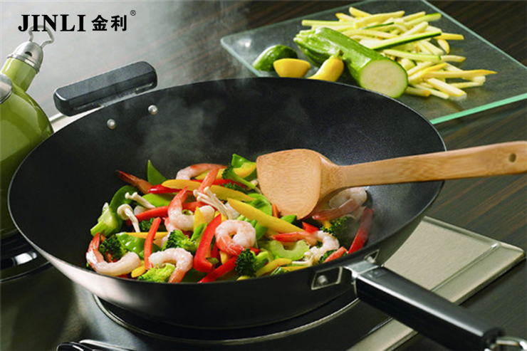 金利集成灶：讓你的家人遠(yuǎn)離廚房油煙帶來的困擾