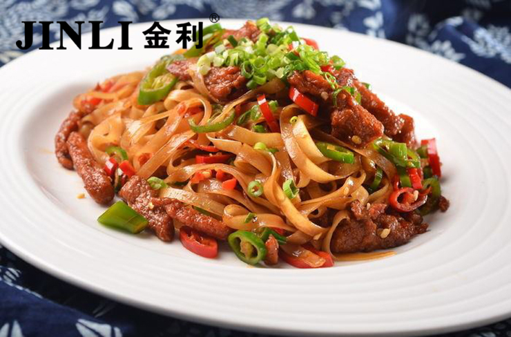 廚房里有了金利集成灶，每一次下廚也都會充滿樂趣